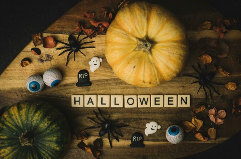 Halloween social media marketing - Cover Photo