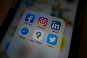 Reseaux sociaux ou medias sociaux - Cover Photo