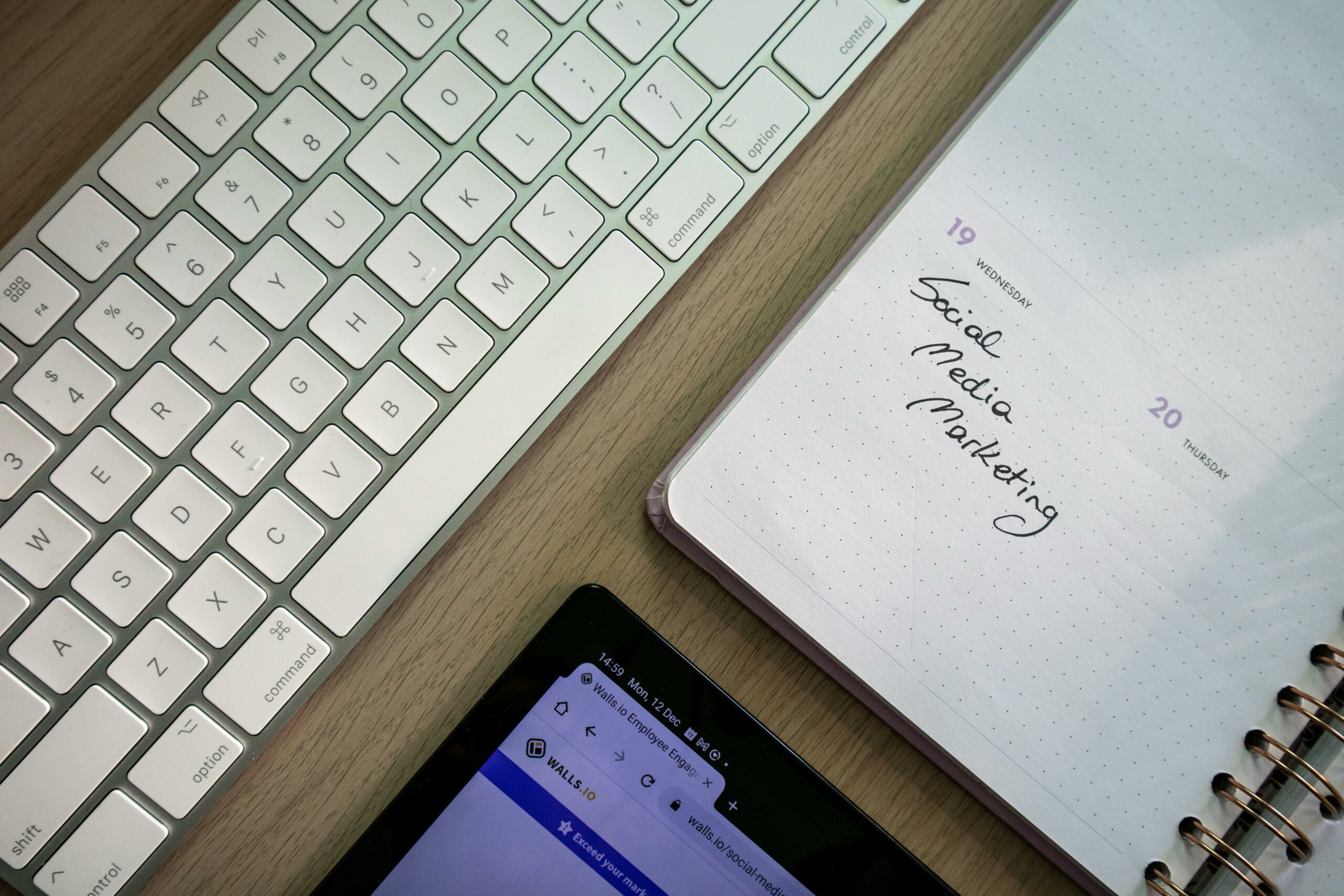 social media consultant - Cover Photo