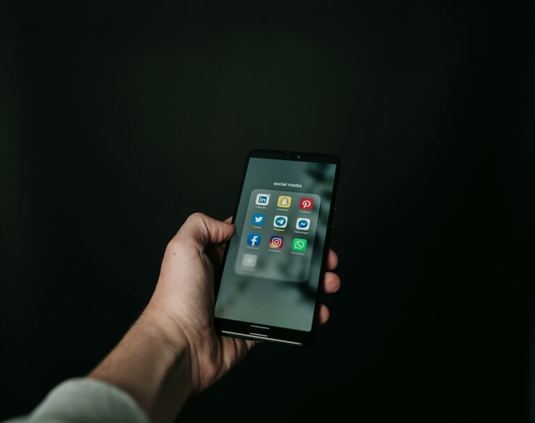 Social media statistics - Cover Photo