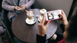 Brand loyalty on social media - Cover Photo