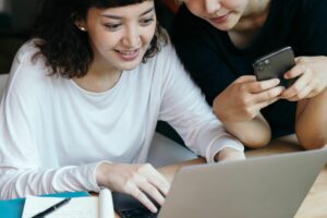 Client relations on social media - Cover Photo