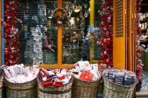 Holiday social media marketing - Cover Photo