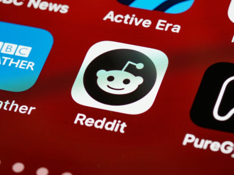 Marketing on Reddit - Cover Photo