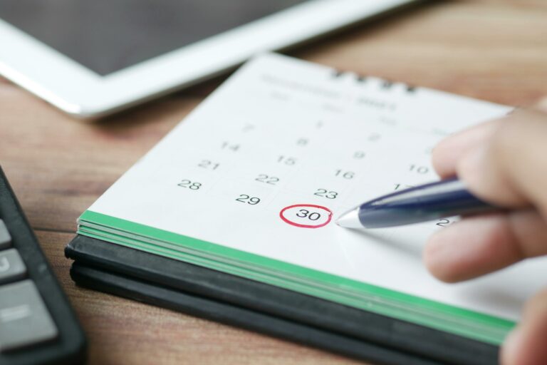 Schedule posts on LinkedIn - Cover Photo