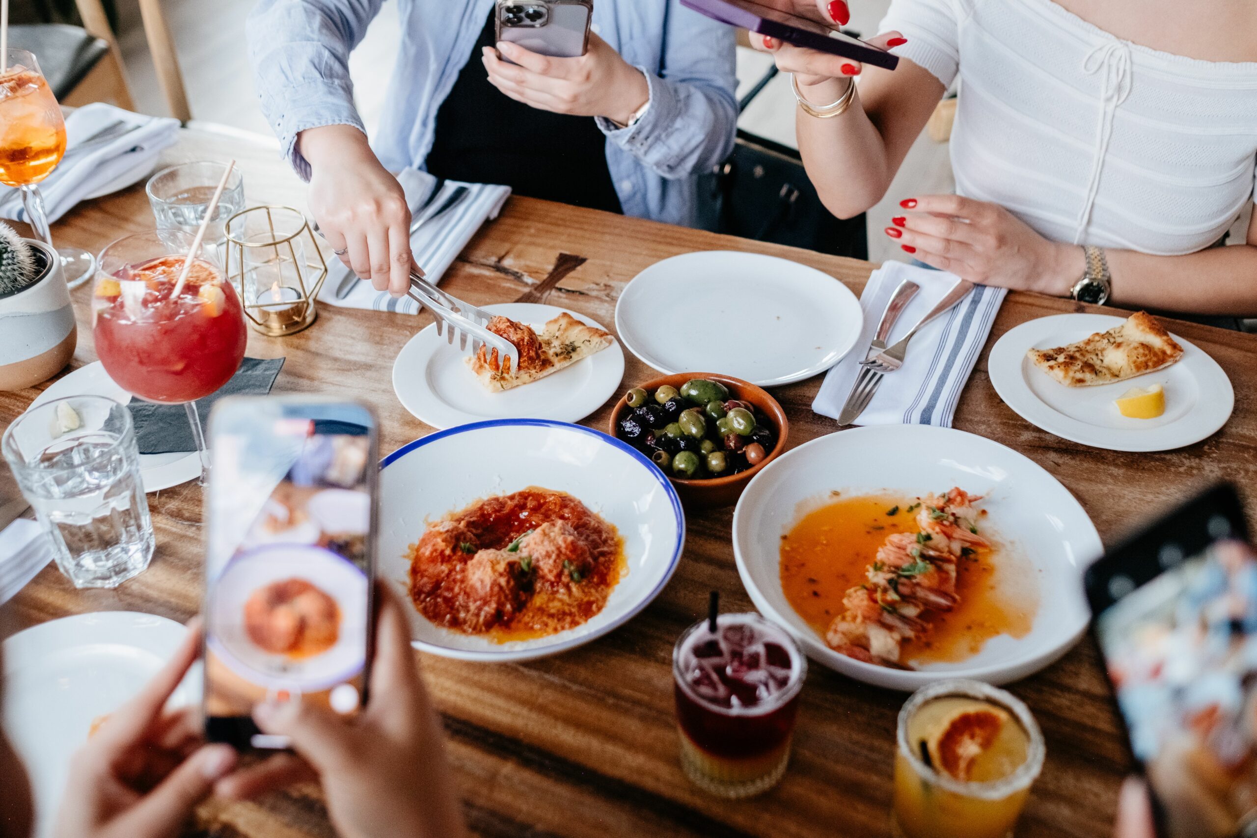 social media marketing for bars and restaurants - Cover Photo
