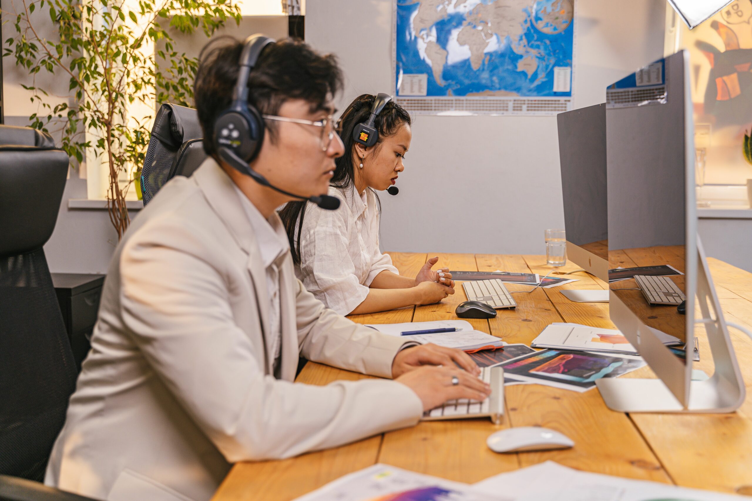 social media customer service statistics - Cover Photo
