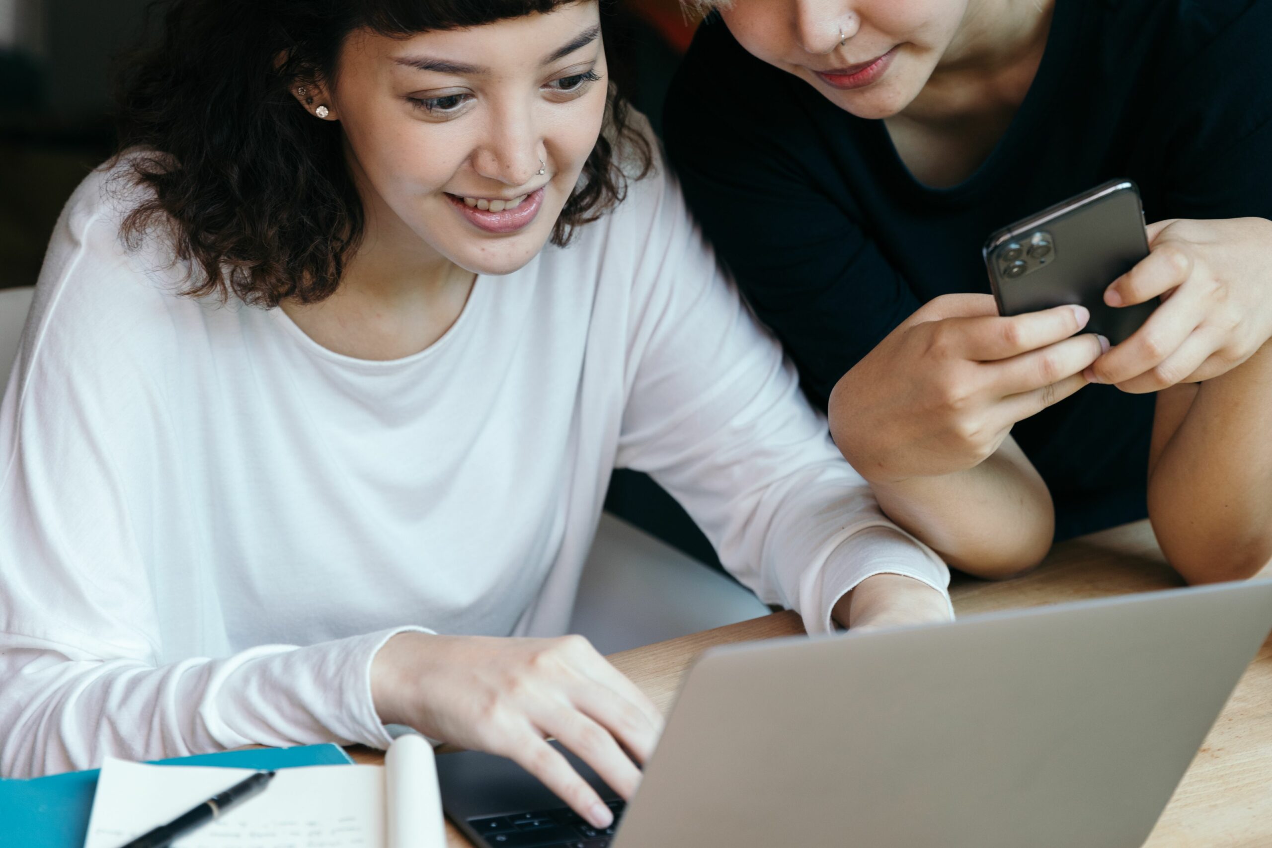 Client relations on social media - Cover Photo