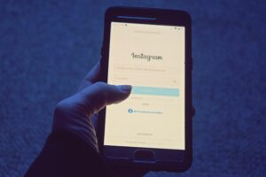 Instagram quiz stickers - Cover Photo