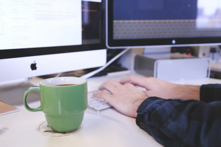 Mailchimp vs HubSpot - Cover Photo