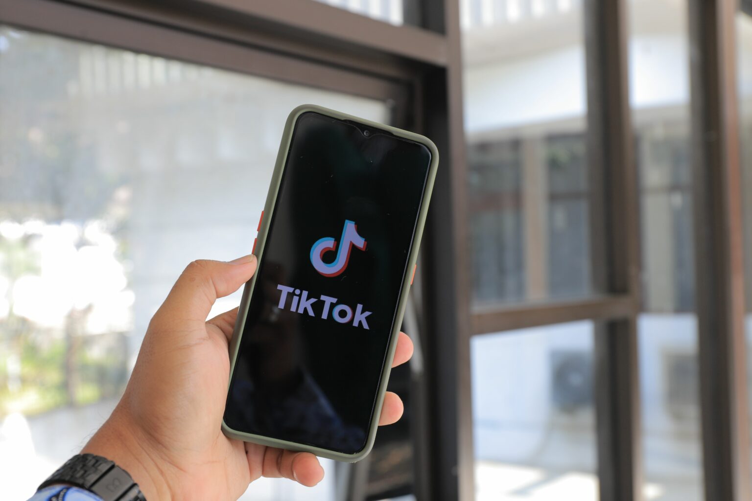Small Business TikTok: Get Customers With Short Videos